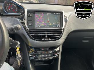 Peugeot 2008 2008 (CU), MPV, 2013 / 2019 1.2 12V e-THP PureTech 110 picture 22