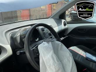 Peugeot 108 108, Hatchback, 2014 1.0 12V picture 13