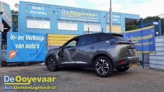 Salvage car Peugeot 2008 2008 (UD/UK/UR/US/UX), MPV, 2019 1.2 VTi 12V PureTech 130 2020/7