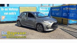 Coche siniestrado Toyota Yaris Yaris IV (P21/PA1/PH1), Hatchback, 2020 1.5 12V Hybrid 115 2021/6