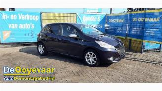 Vrakbiler auto Peugeot 208 208 I (CA/CC/CK/CL), Hatchback, 2012 / 2019 1.2 Vti 12V PureTech 82 2014/10