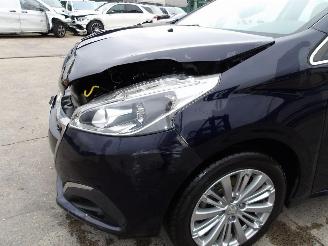 Peugeot 208  picture 10