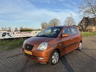 Vaurioauto  passenger cars Kia Picanto 1.0 LX 2004/12