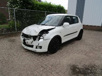Vaurioauto  passenger cars Suzuki Swift 1.3 Airco 5-Drs Parelmoer wit 2009/1