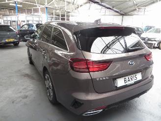Kia Ceed 1.6gdi hybrid automaat picture 3