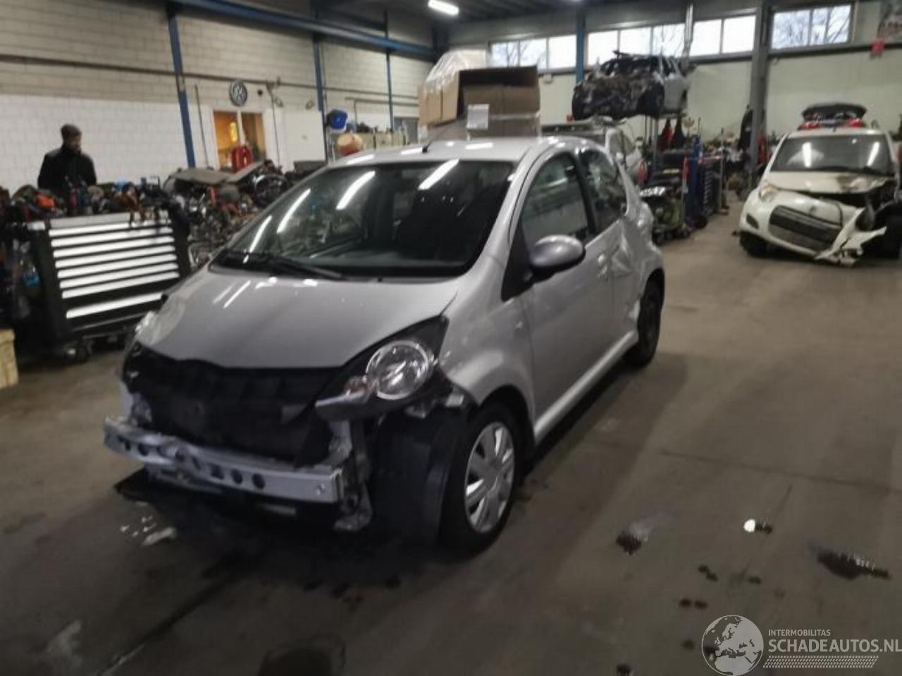 Toyota Aygo Aygo (B10), Hatchback, 2005 / 2014 1.0 12V VVT-i
