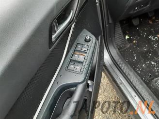 Toyota C-HR C-HR (X1,X5), SUV, 2016 1.2 16V Turbo picture 9