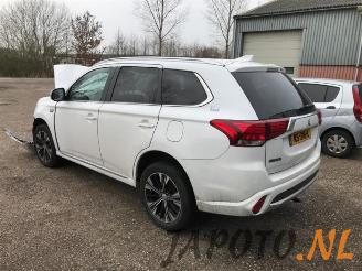 Mitsubishi Outlander Outlander (GF/GG), SUV, 2012 / 2022 2.0 16V PHEV 4x4 picture 3