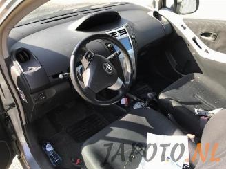 Toyota Yaris Yaris II (P9), Hatchback, 2005 / 2014 1.3 16V VVT-i picture 9