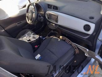 Toyota Yaris Yaris III (P13), Hatchback, 2010 / 2020 1.5 16V Hybrid picture 14