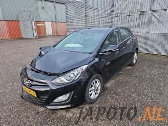 Vrakbiler auto Hyundai I-30 i30 (GDHB5), Hatchback, 2011 1.6 GDI Blue 16V 2013/2