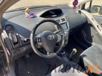 Toyota Yaris Yaris II (P9), Hatchback, 2005 / 2014 1.3 16V VVT-i picture 12