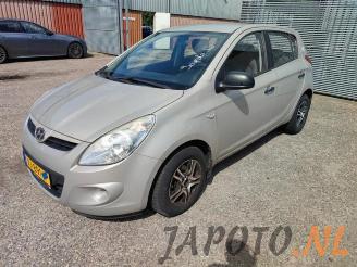 krockskadad bil brommobiel Hyundai I-20 i20, Hatchback, 2008 / 2015 1.2i 16V 2009/4