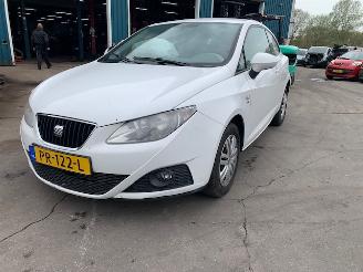 Coche siniestrado Seat Ibiza ibiza IV (6J5) Hatchback 5-drs 1.2 TSI (CBZB) [77kW] 2013/1
