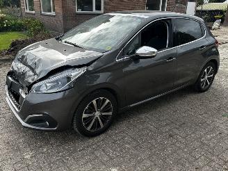 skadebil auto Peugeot 208 1.2 thp allure 2019/1