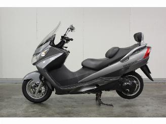 krockskadad bil motor Suzuki AN 400 Burgman 2006