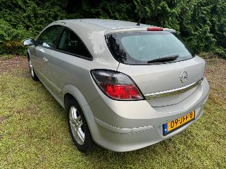Opel Astra GTC picture 4
