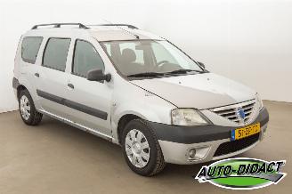 Dacia Logan 1.6-16V Lauréate 7p. picture 2