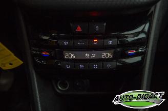 Peugeot 2008 1.2 88.215 km Clima Navi Access picture 9