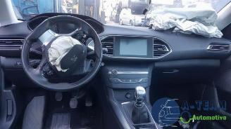 Peugeot 308 308 (L3/L8/LB/LH/LP), Hatchback 5-drs, 2013 / 2021 1.6 BlueHDi 120 picture 17