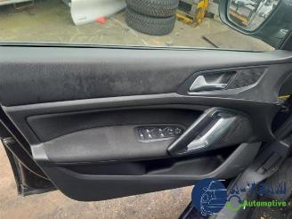 Peugeot 308 308 SW (L4/L9/LC/LJ/LR), Combi 5-drs, 2014 / 2021 1.2 12V e-THP PureTech 130 picture 22