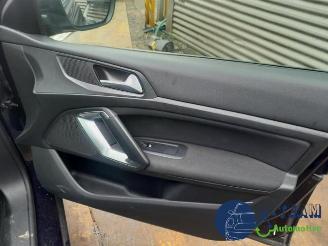 Peugeot 308 308 SW (L4/L9/LC/LJ/LR), Combi 5-drs, 2014 / 2021 1.2 12V e-THP PureTech 130 picture 23