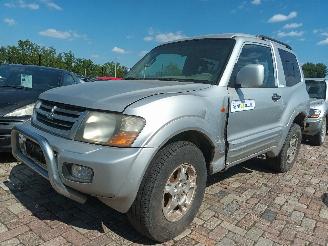 Mitsubishi Pajero Pajero/Shogun Canvas Top (V6/7) Terreinwagen 3.2 DI-D 16V (4M41) [118k=
W]  (10-2001/12-2006) picture 2