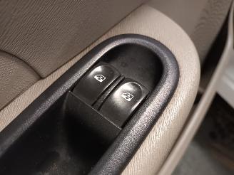 Renault Twingo Twingo II (CN) Hatchback 3-drs 1.2 (D7F-800(Euro 4)) [43kW]  (03-2007/=
09-2014) picture 11