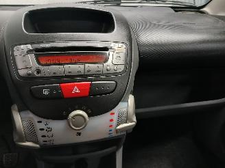 Citroën C1 C1 Hatchback 1.0 12V (1KR-FE(CFB)) [50kW]  (06-2005/09-2014) picture 16