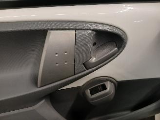 Citroën C1 C1 Hatchback 1.0 12V (1KR-FE(CFB)) [50kW]  (06-2005/09-2014) picture 14