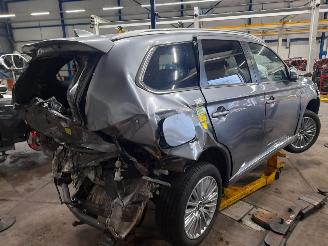 Mitsubishi Outlander Outlander (GF/GG) SUV 2.4 16V PHEV 4x4 (4B12) [153kW]  (09-2018/12-202=
2) picture 3