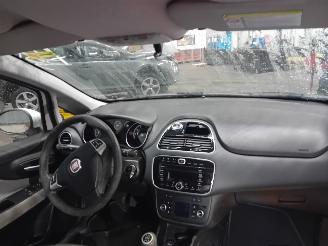 Fiat Punto Punto Evo (199) Hatchback 1.3 JTD Multijet 85 16V (199.B.4000(Euro 5))=
 [62kW]  (10-2009/02-2012) picture 5