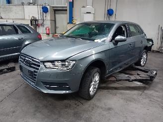 Vrakbiler auto Audi A3 A3 Sportback (8VA/8VF) Hatchback 5-drs 1.2 TFSI 16V (CJZA(Euro 5)) [77=
kW]  (05-2013/03-2020) 2014/2