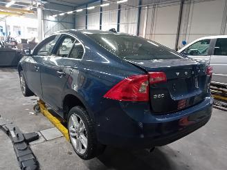 Volvo S-60 S60 II (FS) Sedan 2.4 D5 20V (D5244T10) [151kW]  (04-2010/12-2011) picture 4