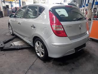 Hyundai I-30 i30 (FD) Hatchback 1.4 CVVT 16V (G4FA) [80kW]  (10-2007/11-2011) picture 4