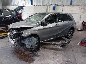 Uttjänta bilar auto Mercedes B-klasse B (W246) Hatchback 1.6 B-200 BlueEFFICIENCY Turbo 16V (M270.910) [115k=
W]  (11-2011/12-2018) 2015/0
