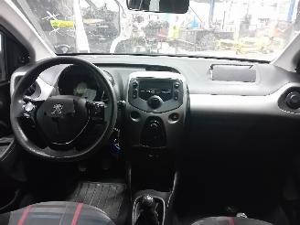 Peugeot 108 108 Hatchback 1.0 12V (1KRFE(CFB)) [51kW]  (05-2014/...) picture 5