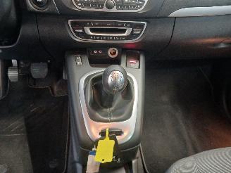 Renault Scenic Grand Scénic III (JZ) MPV 1.4 16V TCe 130 (H4J-700(H4J-A7)) [96kW]  =
(02-2009/12-2016) picture 18