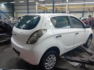 Hyundai I-20 i20 Hatchback 1.2i 16V (G4LA) [57kW]  (09-2008/12-2012) picture 4