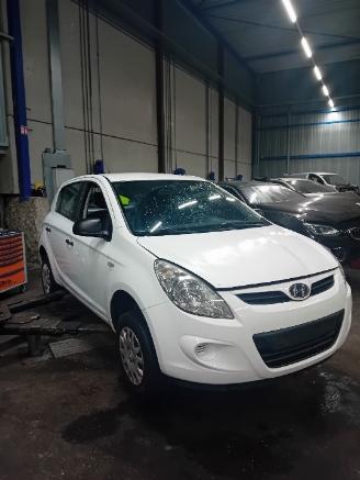 Hyundai I-20 i20 Hatchback 1.2i 16V (G4LA) [57kW]  (09-2008/12-2012) picture 2