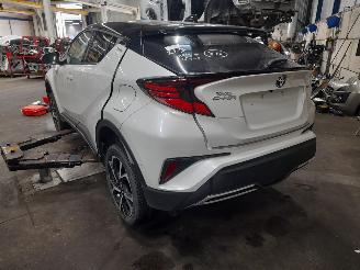 Toyota C-HR C-HR (X1,X5) SUV 2.0 16V Hybrid (M20AFXS) [112kW]  (10-2019/...) picture 4