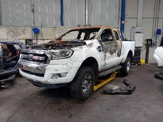 Coche siniestrado Ford Ranger Ranger Pick-up 2.2 TDCi 16V 4x4 (GBVAJQJ) [118kW]  (05-2015/01-2023) 2019