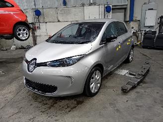 Dezmembrări autoturisme Renault Zoé Zoé (AG) Hatchback 5-drs R90 (5AQ-601) [68kW]  (09-2016/03-2024) 2015