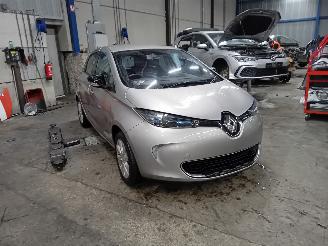 Renault Zoé Zoé (AG) Hatchback 5-drs R90 (5AQ-601) [68kW]  (09-2016/03-2024) picture 2