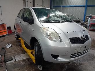 Toyota Yaris Yaris II (P9) Hatchback 1.3 16V VVT-i (2SZFE) [64kW]  (08-2005/11-2010=
) picture 2