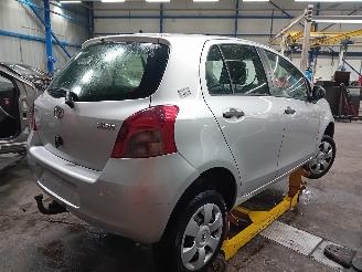 Toyota Yaris Yaris II (P9) Hatchback 1.3 16V VVT-i (2SZFE) [64kW]  (08-2005/11-2010=
) picture 3