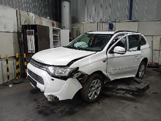 Autoverwertung Mitsubishi Outlander Outlander (GF/GG) SUV 2.0 16V PHEV 4x4 (S61) [147kW]  (01-2014/12-2021=
) 2014