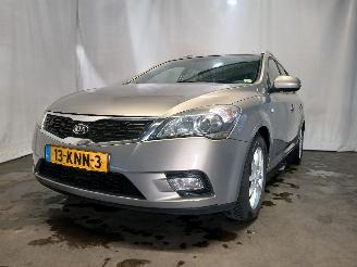 Schadeauto Kia Cee d Cee'd Sporty Wagon (EDF) Combi 1.4 16V (G4FA) [66kW]  (07-2009/12-2012=
) 2010/2