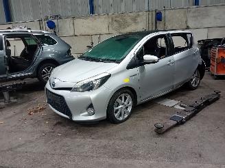 Vrakbiler auto Toyota Yaris Yaris III (P13) Hatchback 1.5 16V Hybrid (1NZ-FXE) [74kW]  (03-2012/09=
-2020) 2012/8