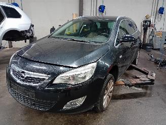 Vrakbiler auto Opel Astra Astra J Sports Tourer (PD8/PE8/PF8) Combi 1.4 Turbo 16V (A14NET(Euro 5=
)) [88kW]  (10-2010/04-2016) 2012/5